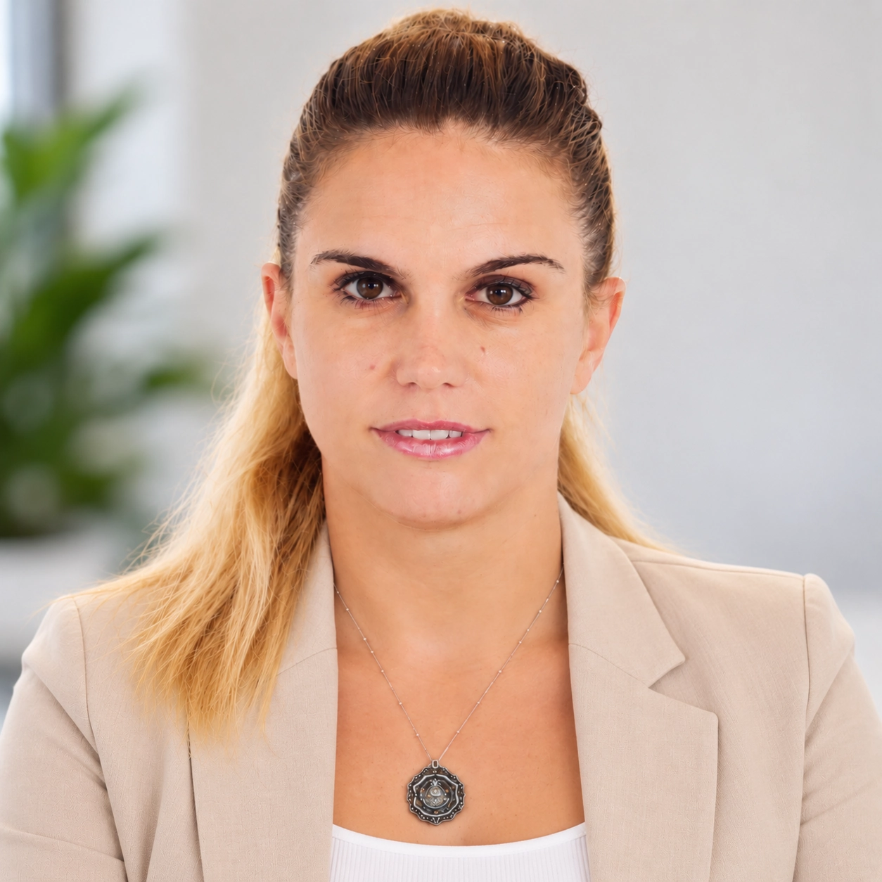 Silvia, asesora de seguros en Ayamonte